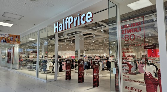 The brand store &quot;HalfPrice&quot; is open